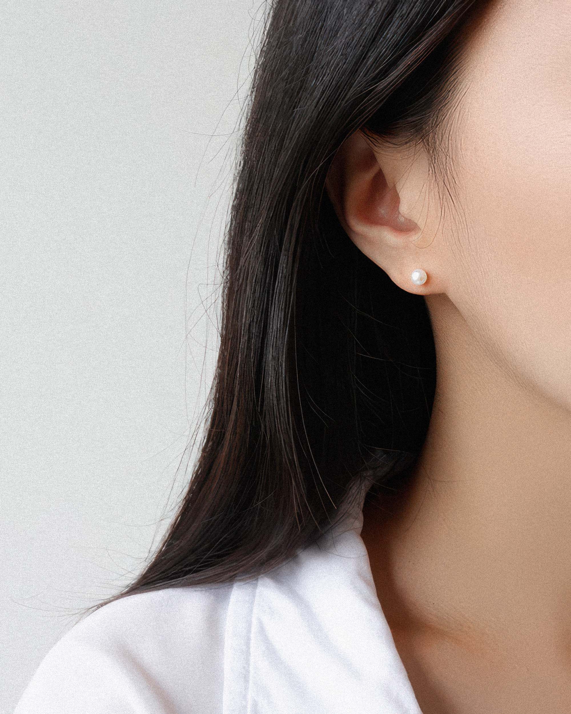 Basic Pearl Studs