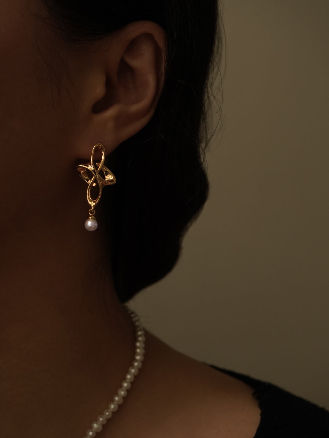 Unity Pearl Drop Earrings - Gold