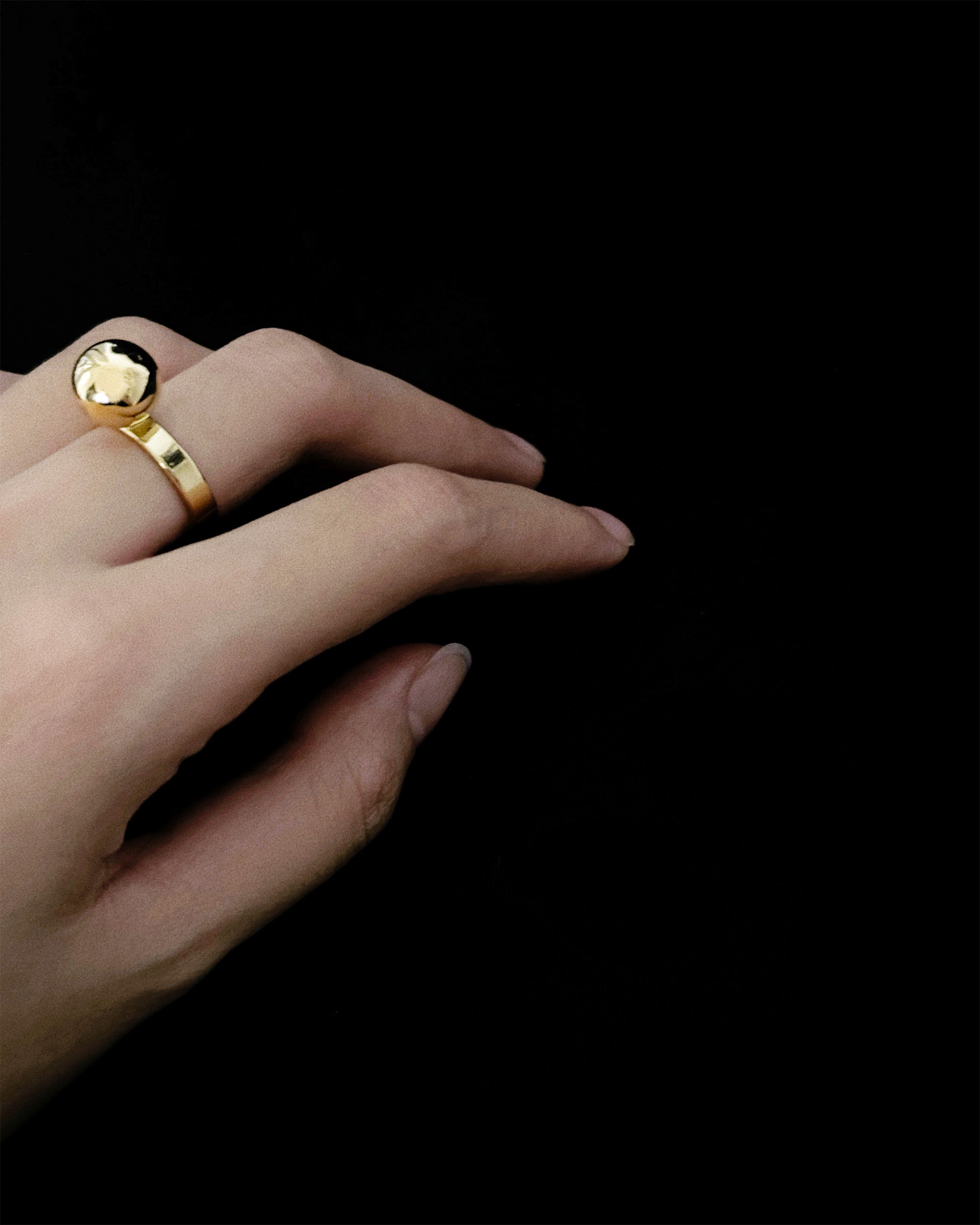 Deimos Single Ball Ring - Gold