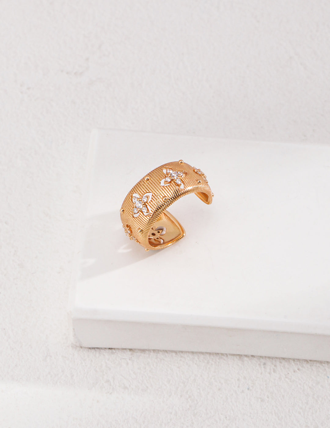 Eclat Rigato Band Ring with CZ - Gold