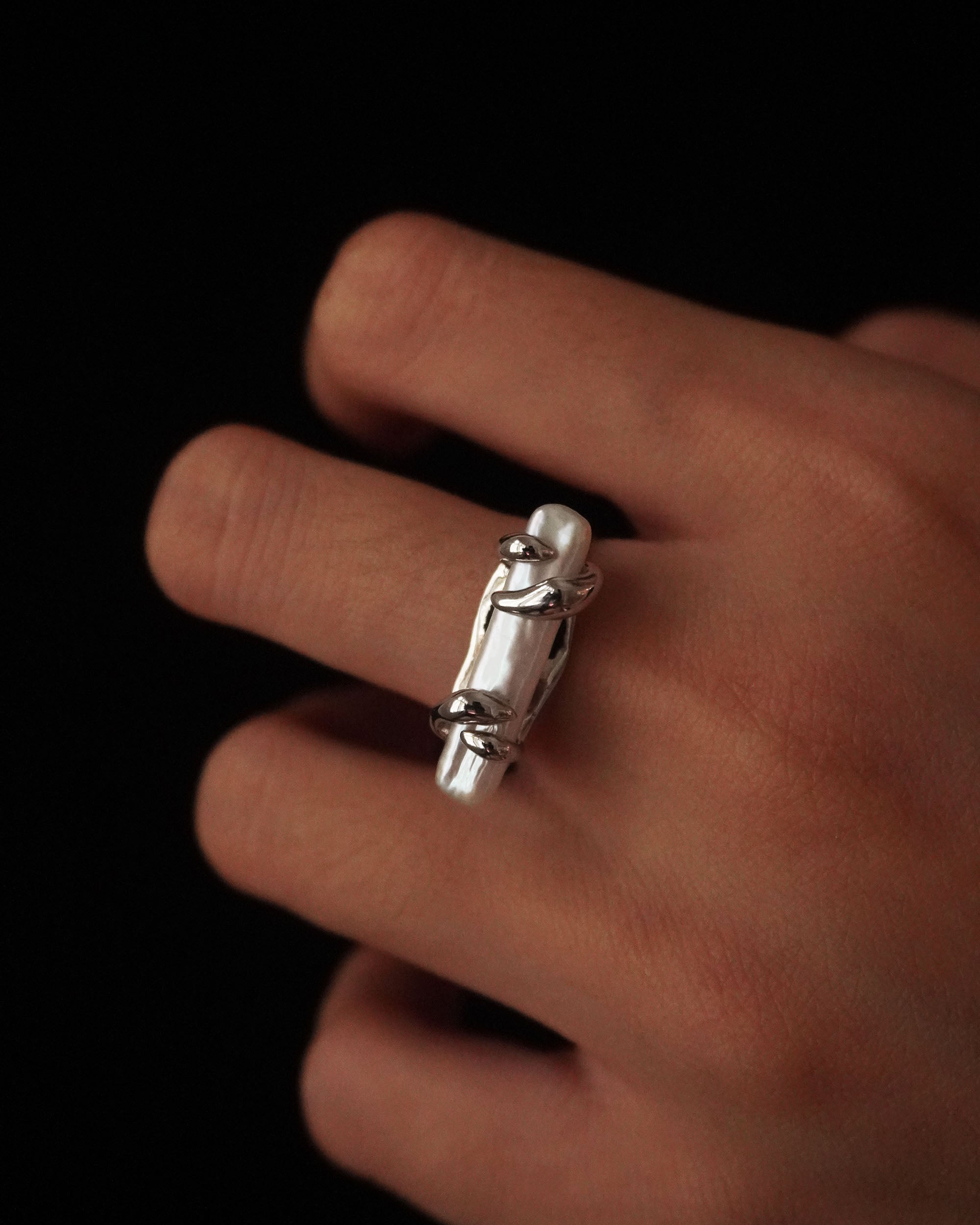 Jordanne Biwa Pearl Ring - Silver