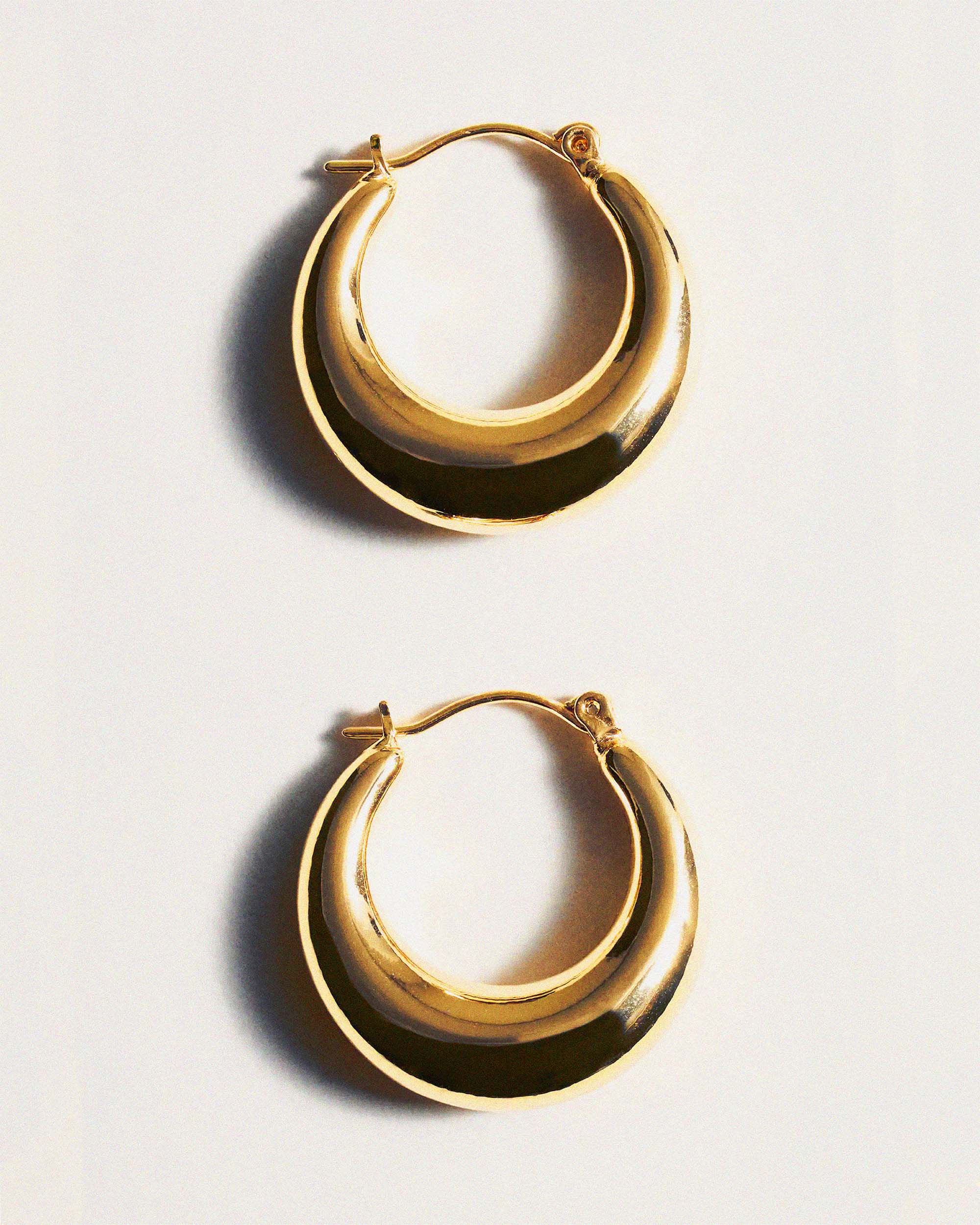 Odelia Bold Hoop Earrings - Gold