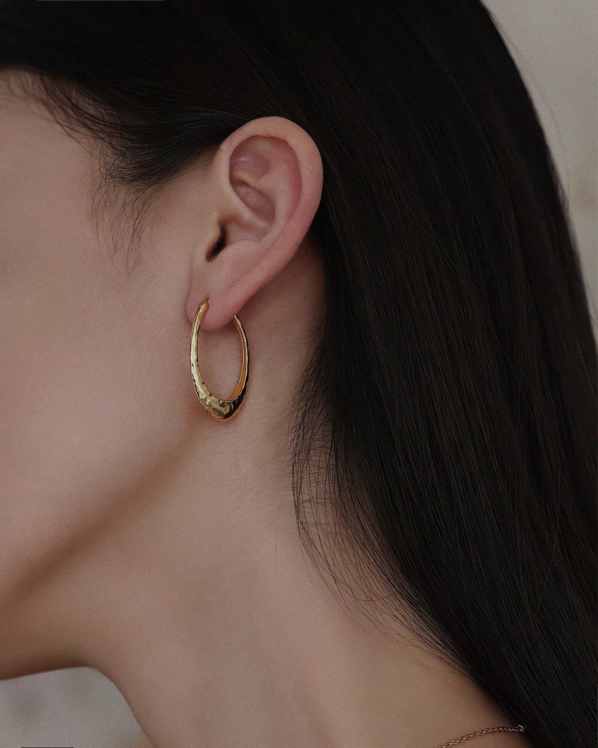 Dune Wind-formed Textures Hoop Earrings - Gold