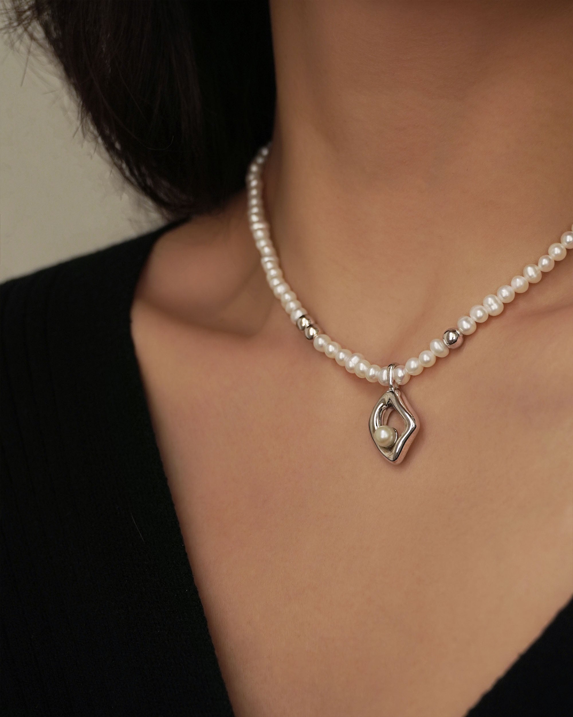 Rhombe Pearls Necklace - Silver