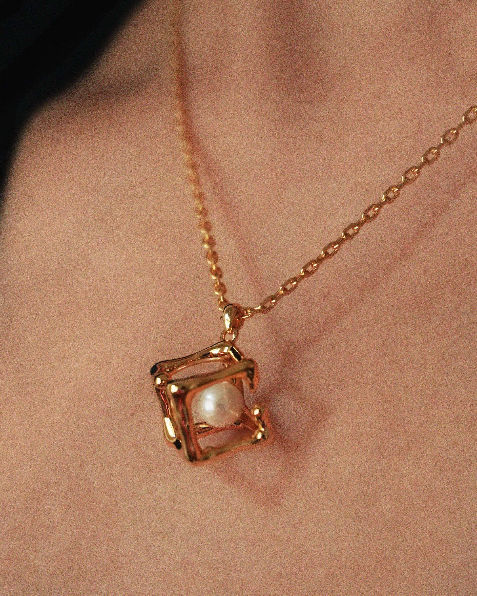 Arden 3D Cube Pearl Necklace - Gold