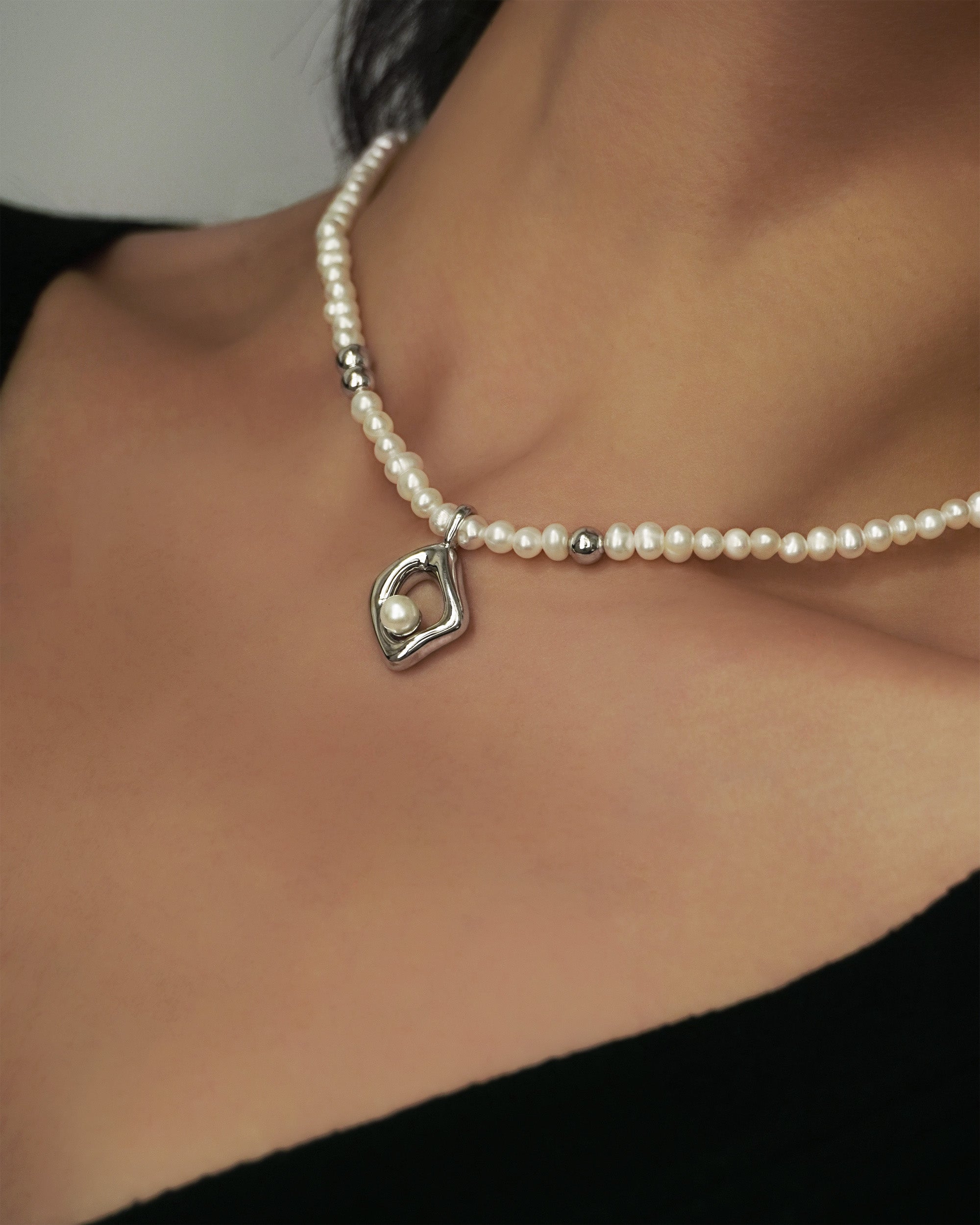 Rhombe Pearls Necklace - Silver