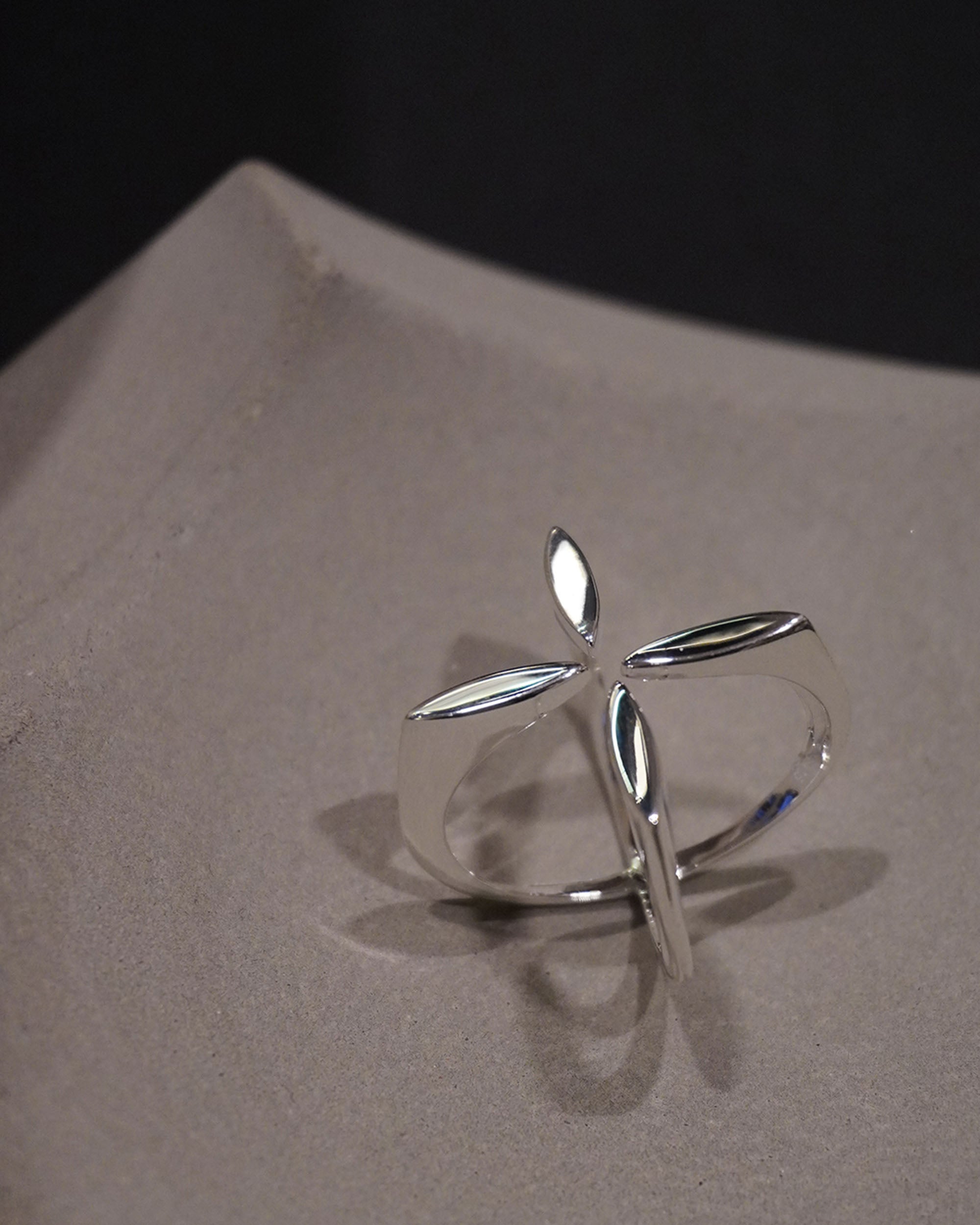 Halle Four-leaf Clover Ring - Silver