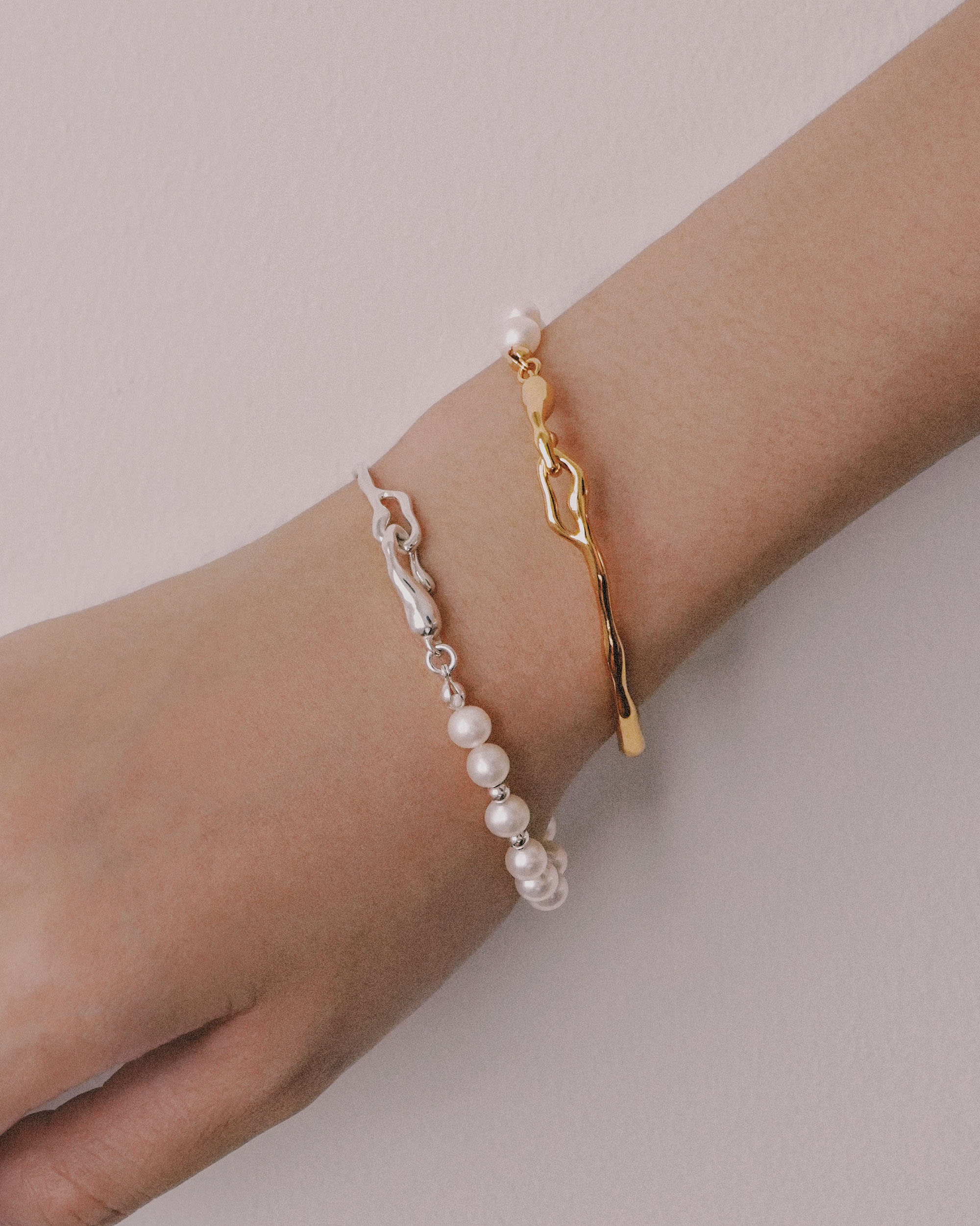 Concordia Fluid Pearl Bracelet - Gold