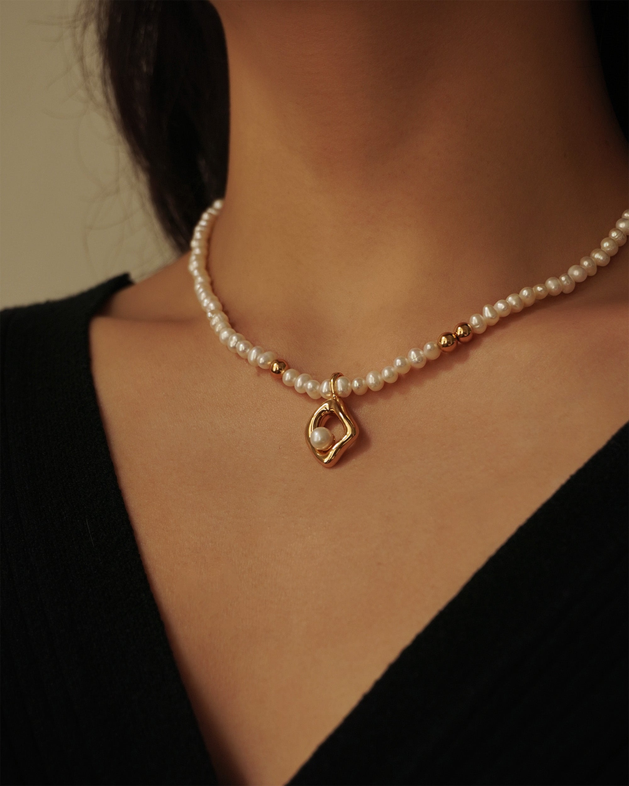 Rhombe Pearls Necklace - Gold