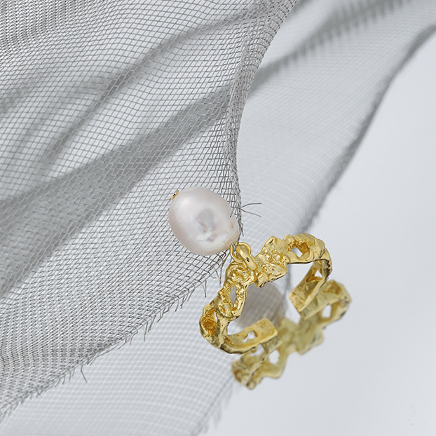 Madge Pearl Ring - Gold