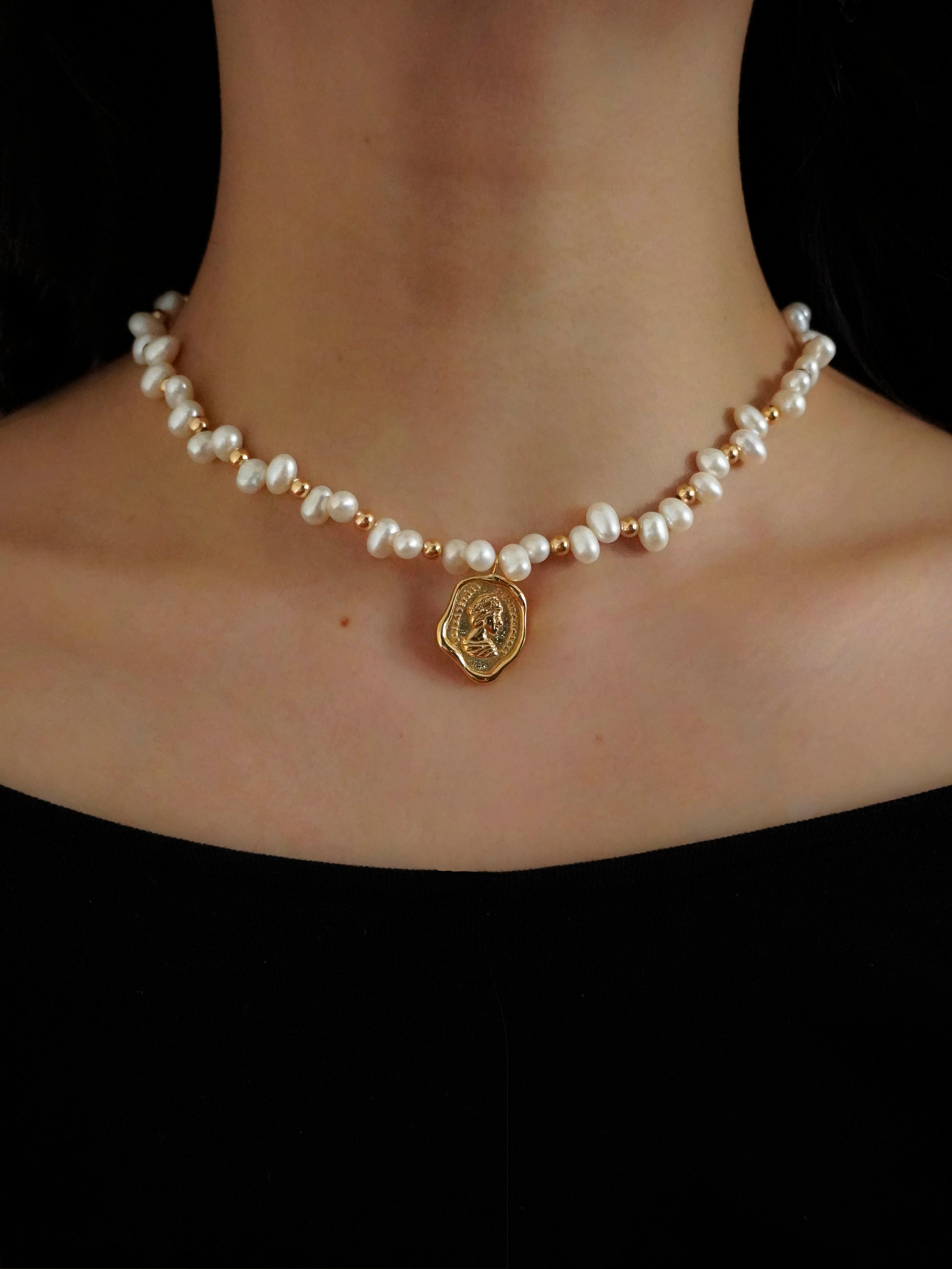 Elizabeth Pearls Necklace